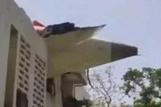 东平印度一波音787客机坠毁机上242人、地面5名学生遇难！我驻印度使馆：机上无中国籍乘客