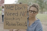 东平特斯拉在得州奥斯汀遭遇抗议活动：反对马斯克Robotaxi计划