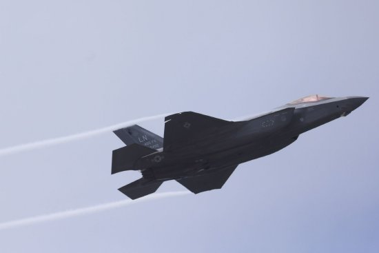 五角大楼把今年为美国空军采购F-35战机的请求削(🎌)减一半